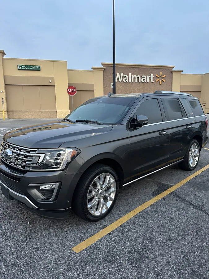 Ford Expedition fixed in a parking lot after a breakdown call